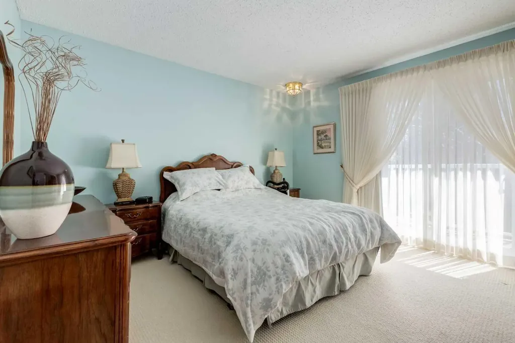 107 Valhalla Crescent NW Calgary AB T3A 1Z7