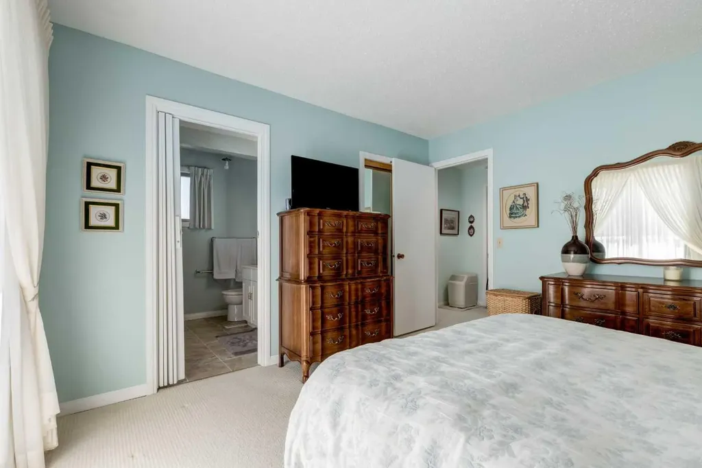 107 Valhalla Crescent NW Calgary AB T3A 1Z7