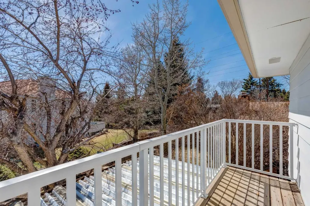 107 Valhalla Crescent NW Calgary AB T3A 1Z7