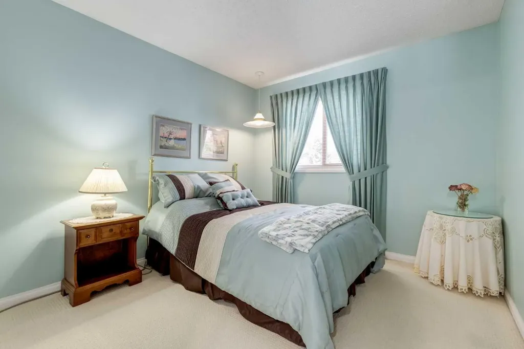 107 Valhalla Crescent NW Calgary AB T3A 1Z7