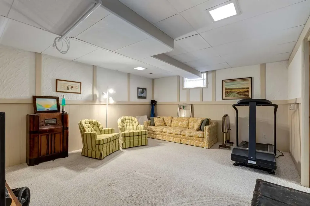 107 Valhalla Crescent NW Calgary AB T3A 1Z7
