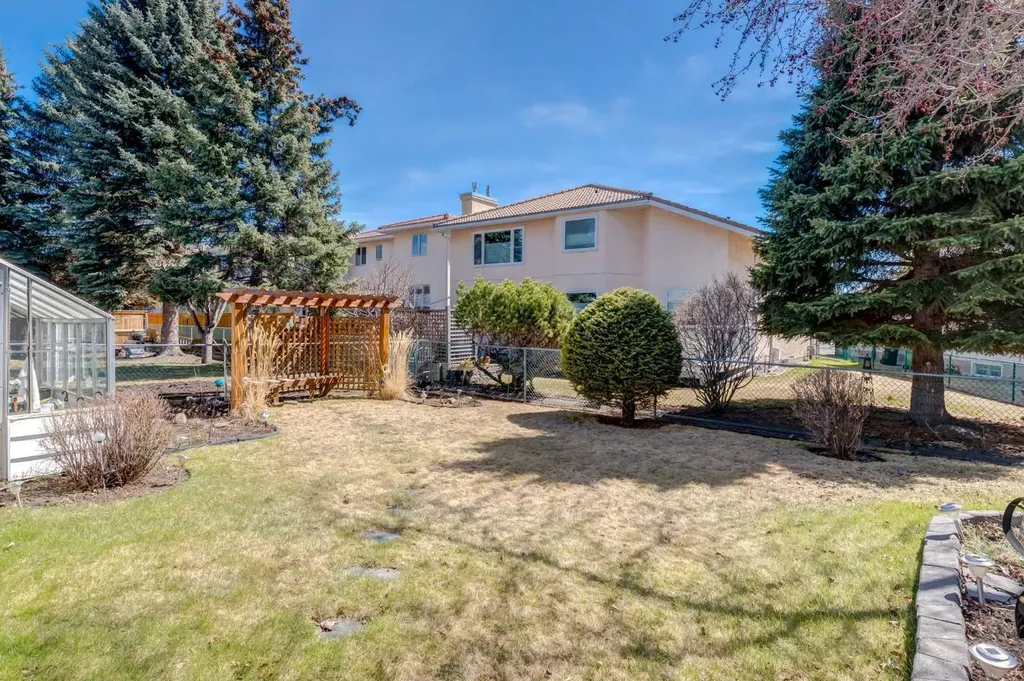 107 Valhalla Crescent NW Calgary AB T3A 1Z7
