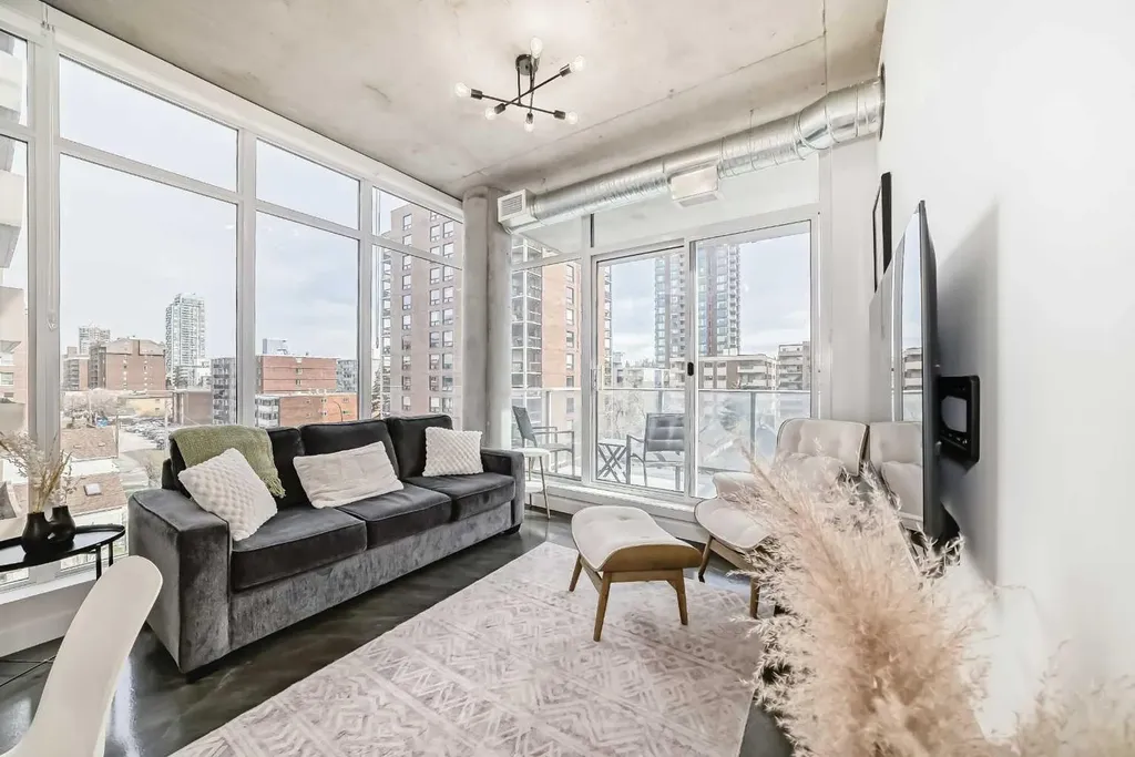 1319 14 Avenue SW Calgary AB T3C 0W3