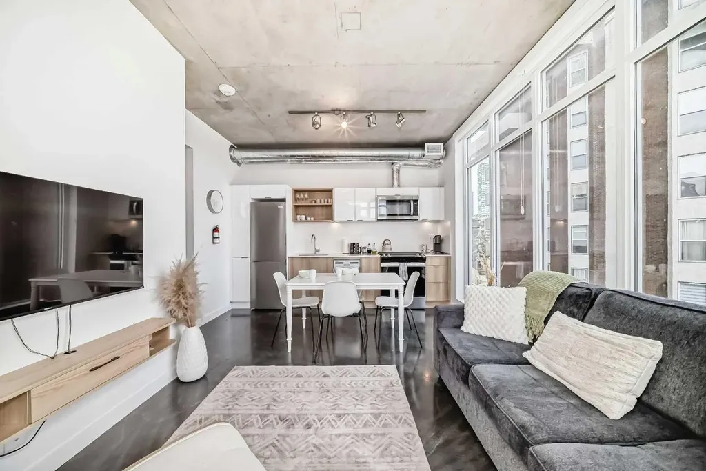1319 14 Avenue SW Calgary AB T3C 0W3
