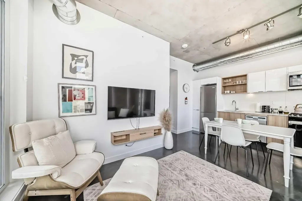 1319 14 Avenue SW Calgary AB T3C 0W3