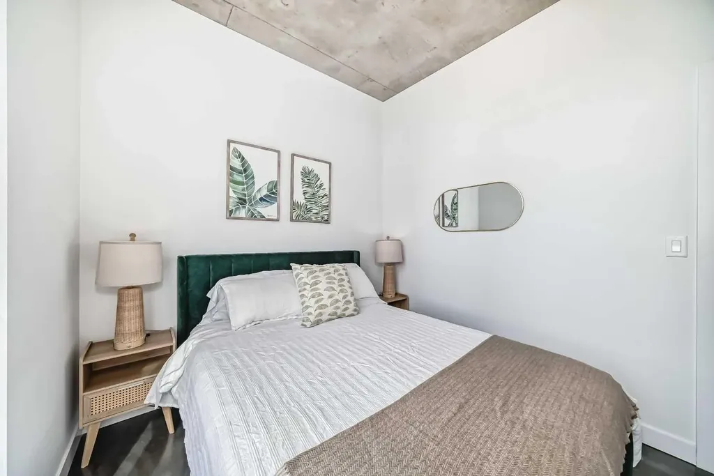 1319 14 Avenue SW Calgary AB T3C 0W3