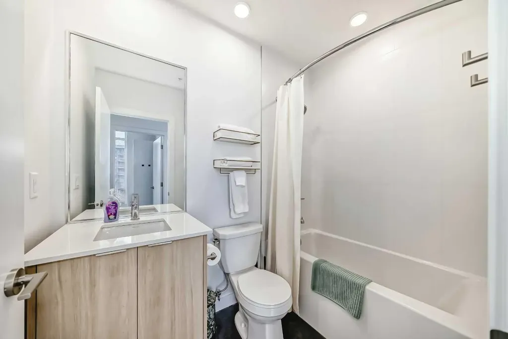 1319 14 Avenue SW Calgary AB T3C 0W3