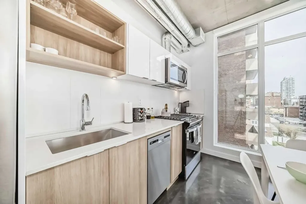 1319 14 Avenue SW Calgary AB T3C 0W3