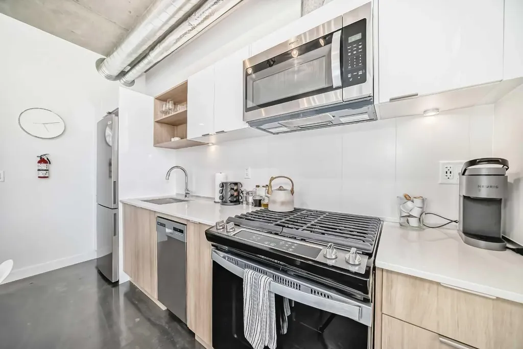1319 14 Avenue SW Calgary AB T3C 0W3