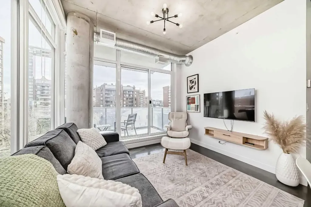 1319 14 Avenue SW Calgary AB T3C 0W3