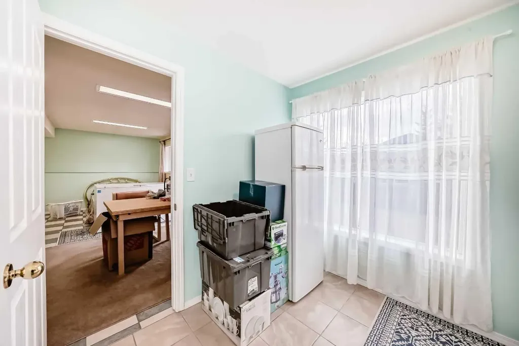 264 Hawkmount Close Calgary AB T3G 3Z4