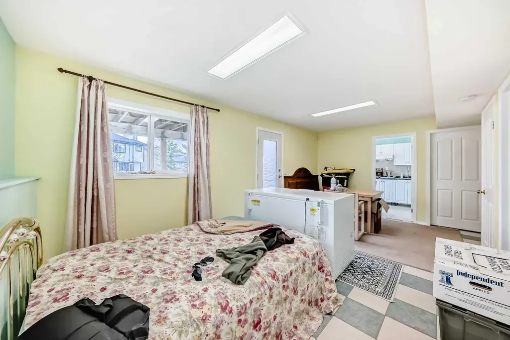 264 Hawkmount Close Calgary AB T3G 3Z4
