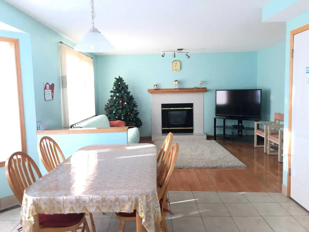 264 Hawkmount Close Calgary AB T3G 3Z4