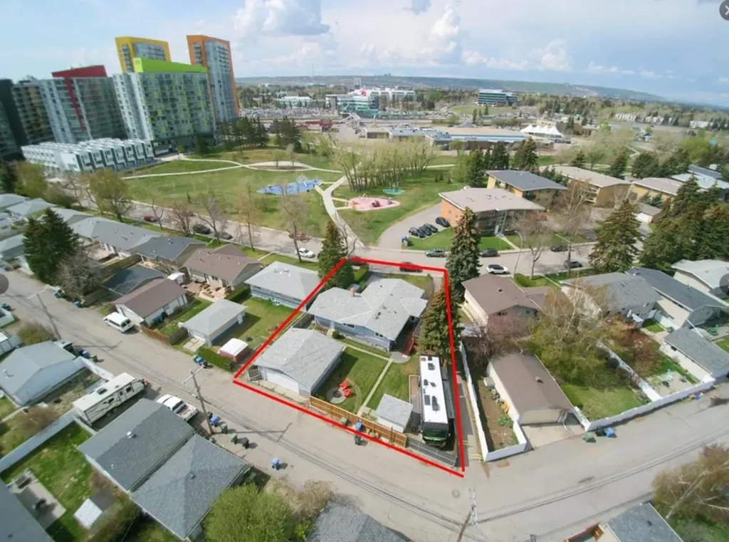 2940 Blakiston Drive NW Calgary AB T2L 1L6