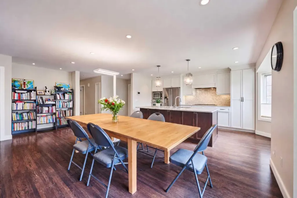 2940 Blakiston Drive NW Calgary AB T2L 1L6