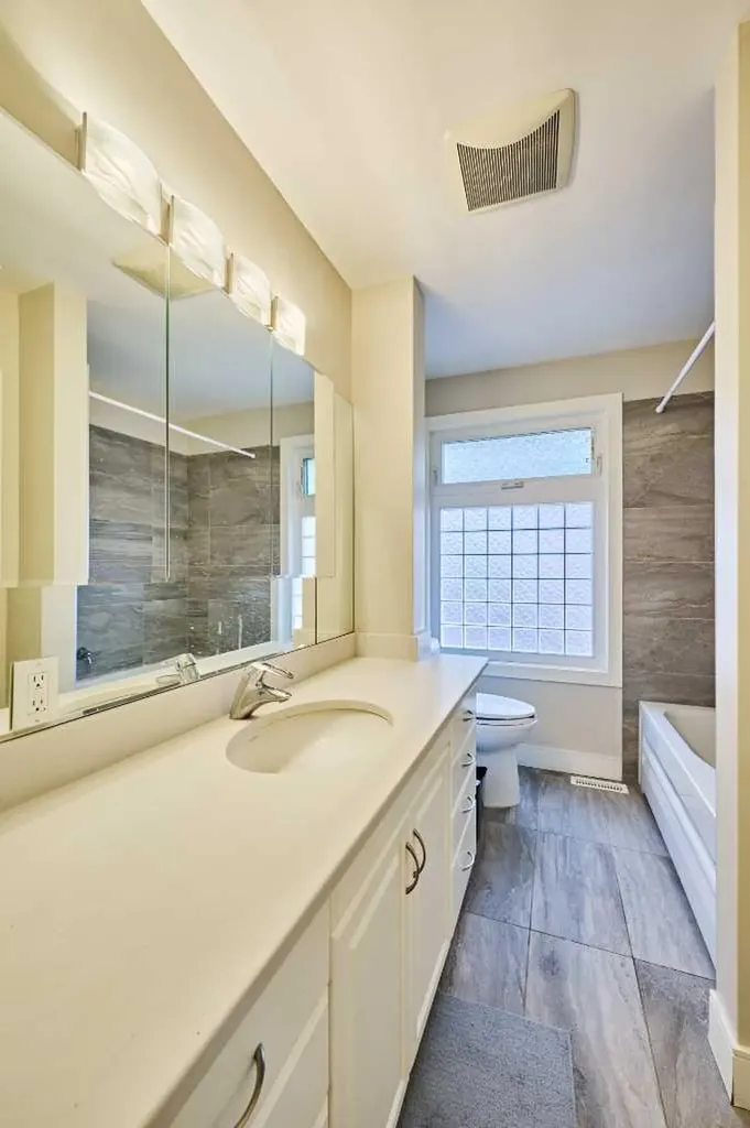 2940 Blakiston Drive NW Calgary AB T2L 1L6