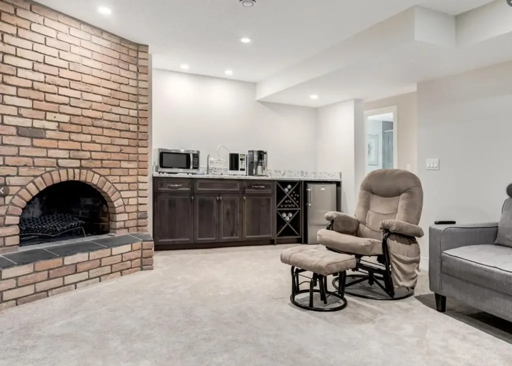 2940 Blakiston Drive NW Calgary AB T2L 1L6