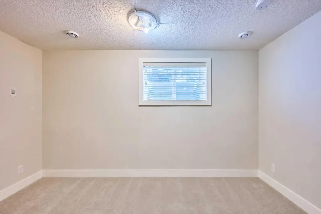 2940 Blakiston Drive NW Calgary AB T2L 1L6
