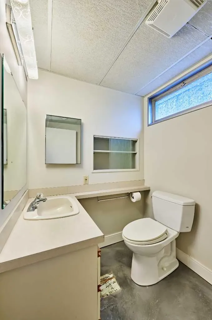 2940 Blakiston Drive NW Calgary AB T2L 1L6