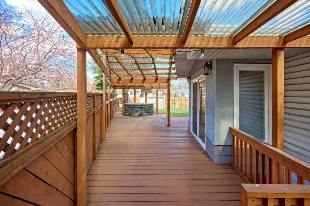 2940 Blakiston Drive NW Calgary AB T2L 1L6