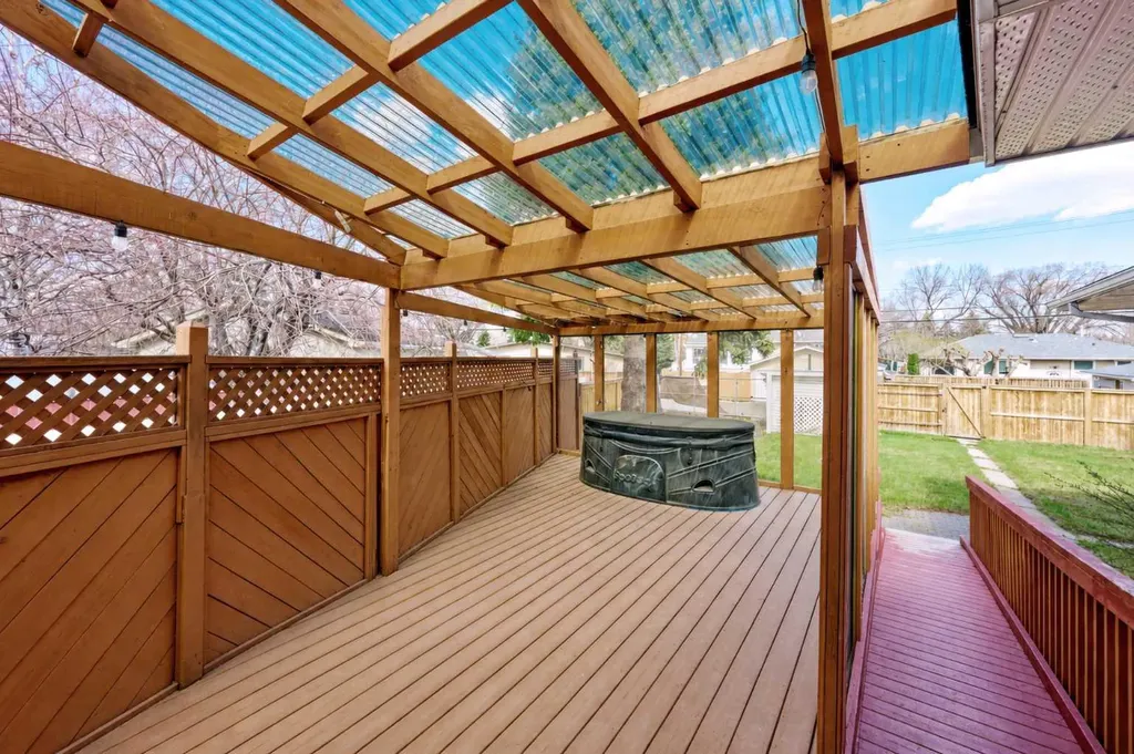 2940 Blakiston Drive NW Calgary AB T2L 1L6