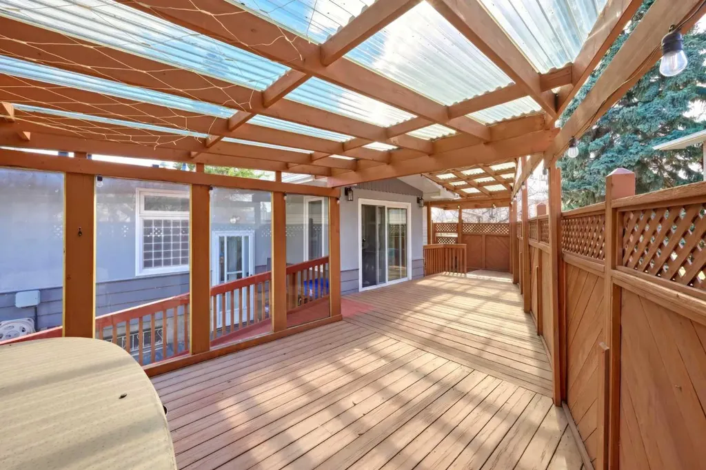 2940 Blakiston Drive NW Calgary AB T2L 1L6