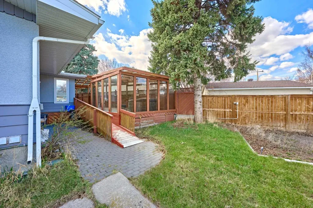 2940 Blakiston Drive NW Calgary AB T2L 1L6