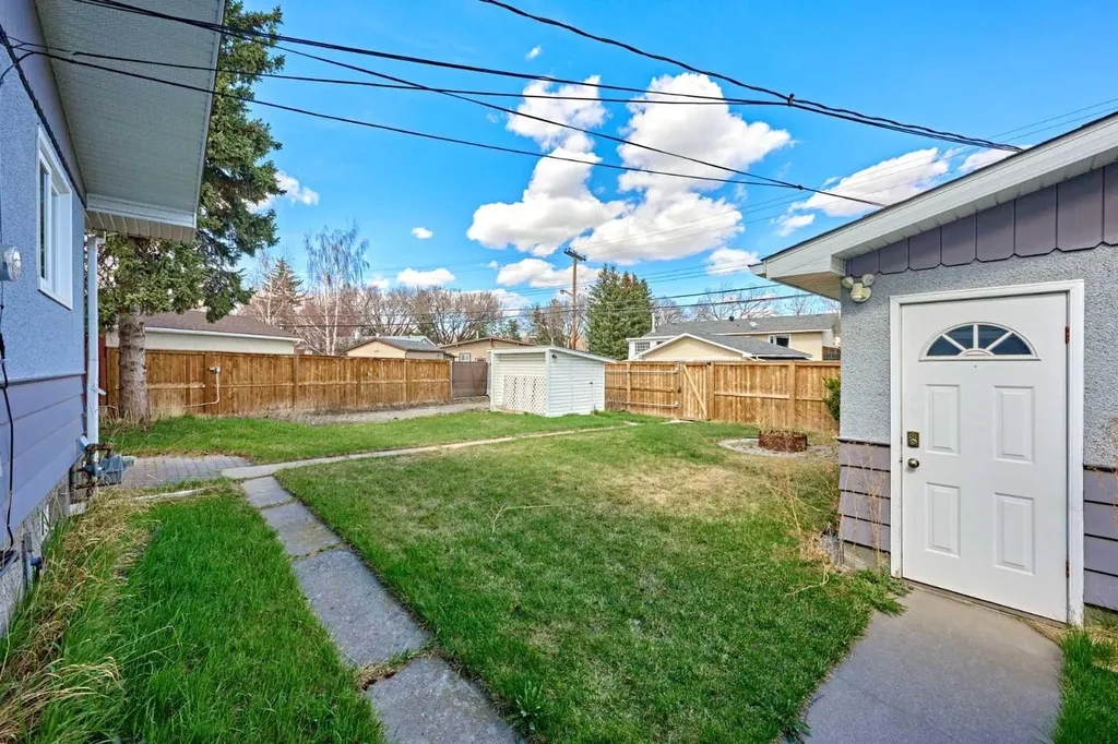 2940 Blakiston Drive NW Calgary AB T2L 1L6