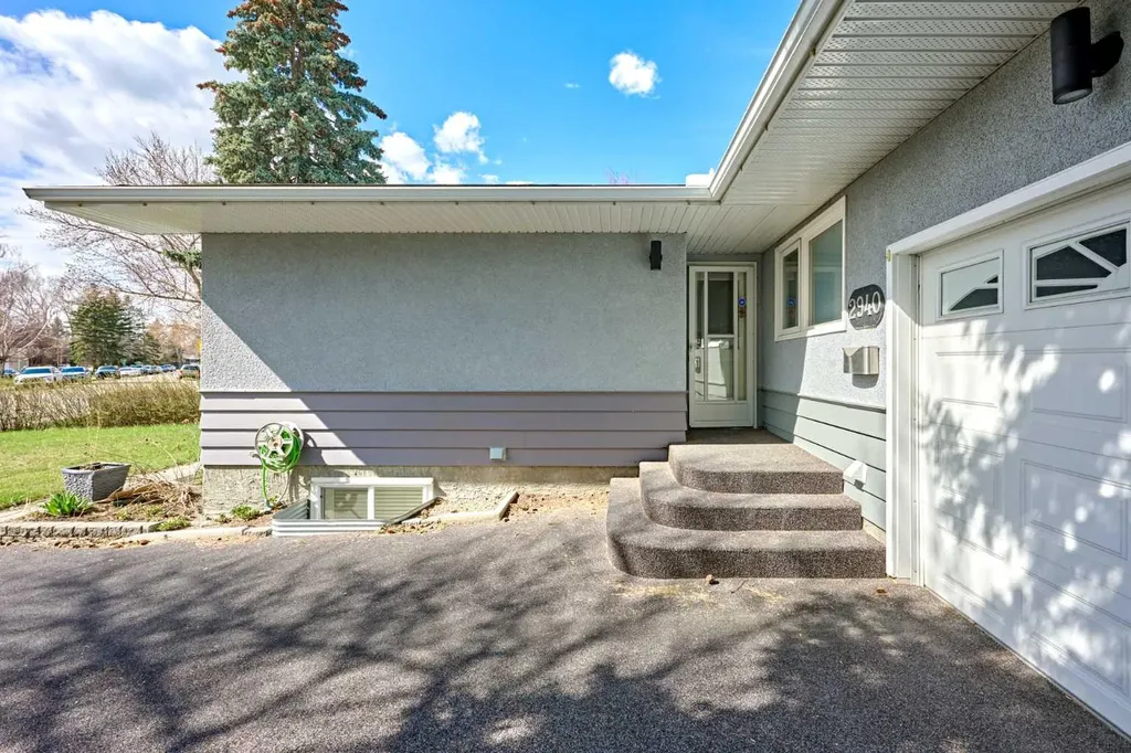 2940 Blakiston Drive NW Calgary AB T2L 1L6