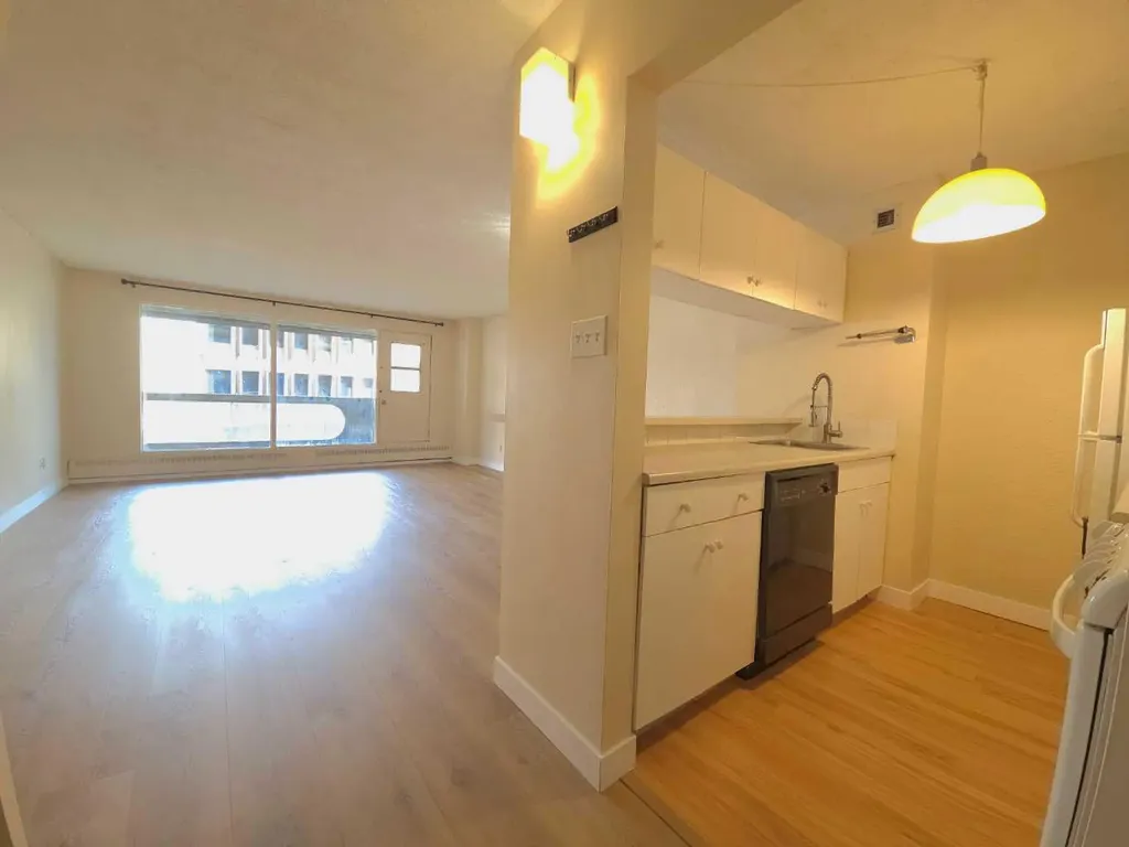 221 6 Avenue SE Calgary AB T2G4Z9