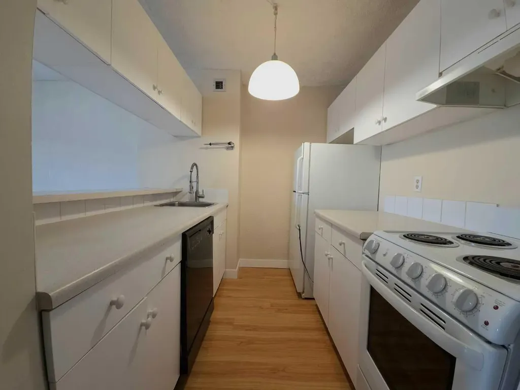 221 6 Avenue SE Calgary AB T2G4Z9
