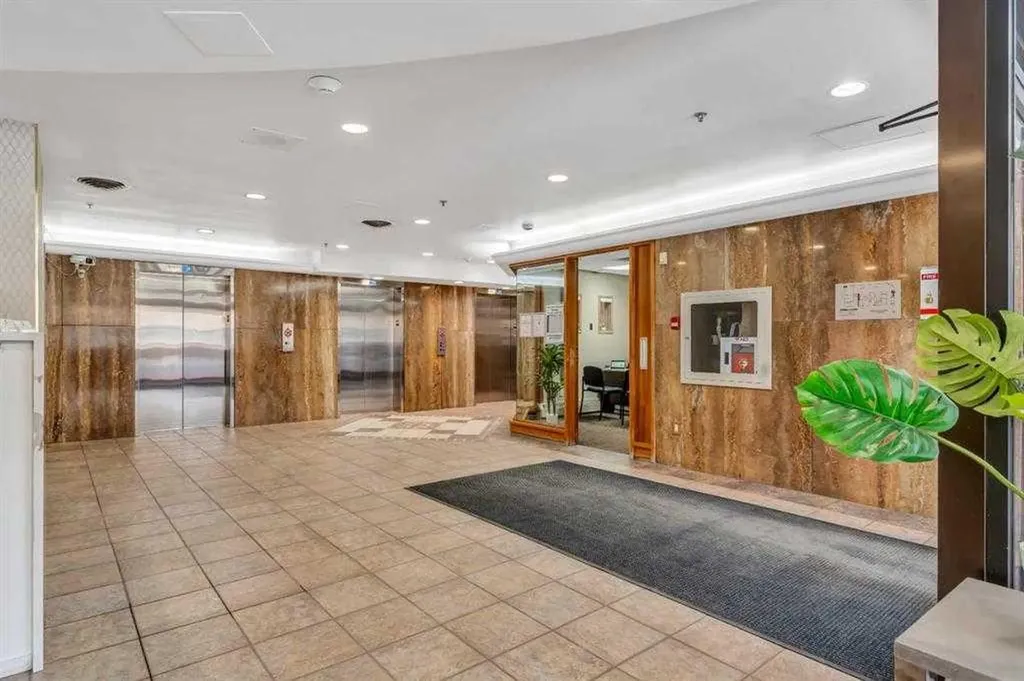 221 6 Avenue SE Calgary AB T2G4Z9