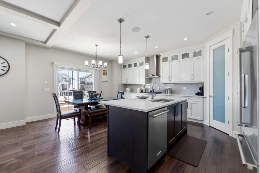 125 Kinniburgh Loop Chestermere AB T1X 0T9
