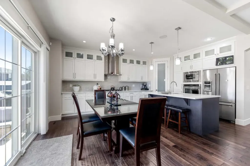 125 Kinniburgh Loop Chestermere AB T1X 0T9