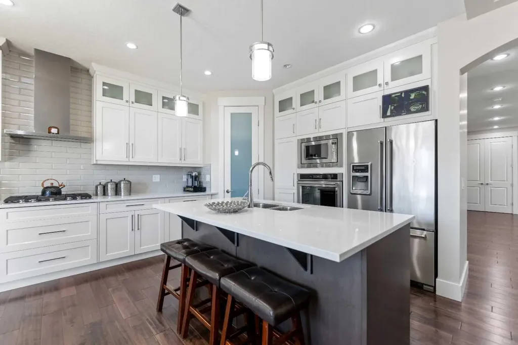 125 Kinniburgh Loop Chestermere AB T1X 0T9
