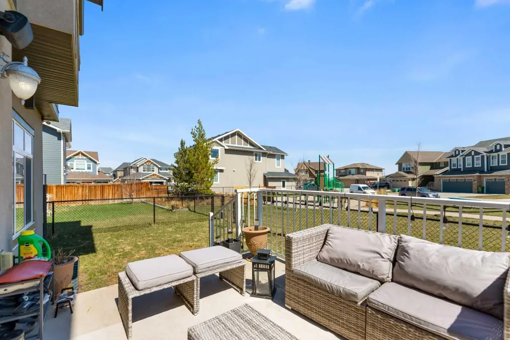 125 Kinniburgh Loop Chestermere AB T1X 0T9