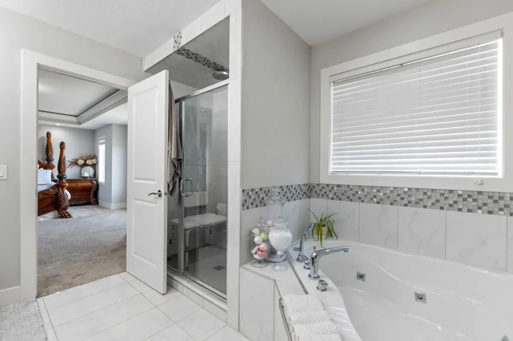 125 Kinniburgh Loop Chestermere AB T1X 0T9