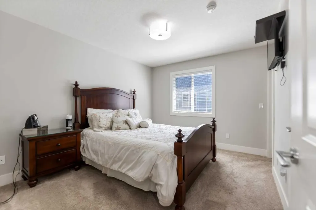 125 Kinniburgh Loop Chestermere AB T1X 0T9