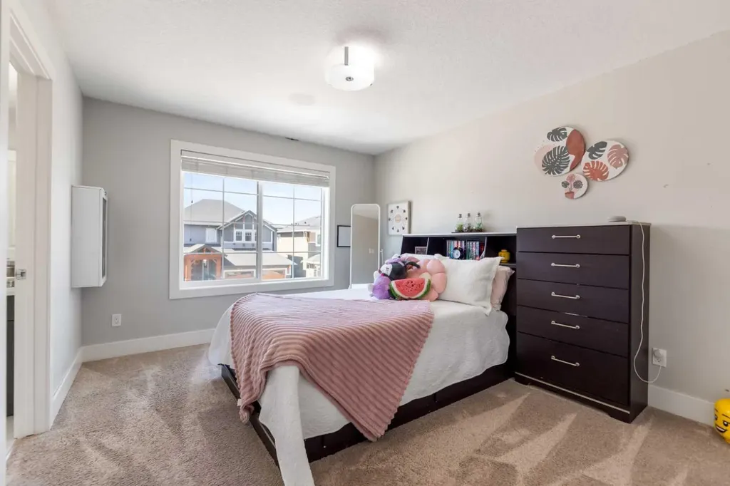125 Kinniburgh Loop Chestermere AB T1X 0T9