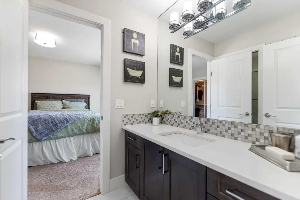 125 Kinniburgh Loop Chestermere AB T1X 0T9