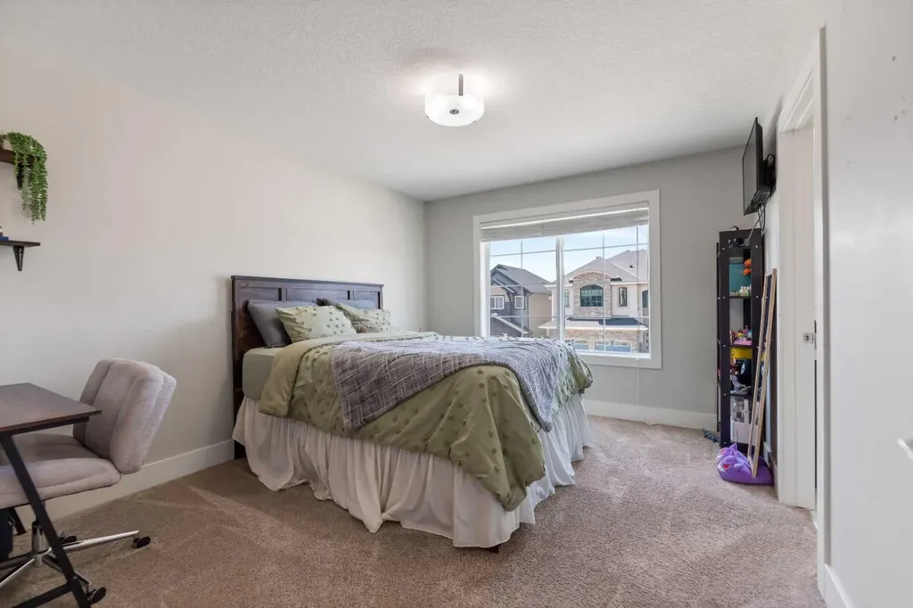 125 Kinniburgh Loop Chestermere AB T1X 0T9