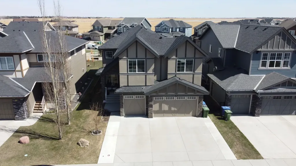 125 Kinniburgh Loop Chestermere AB T1X 0T9