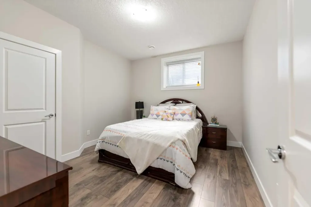 125 Kinniburgh Loop Chestermere AB T1X 0T9