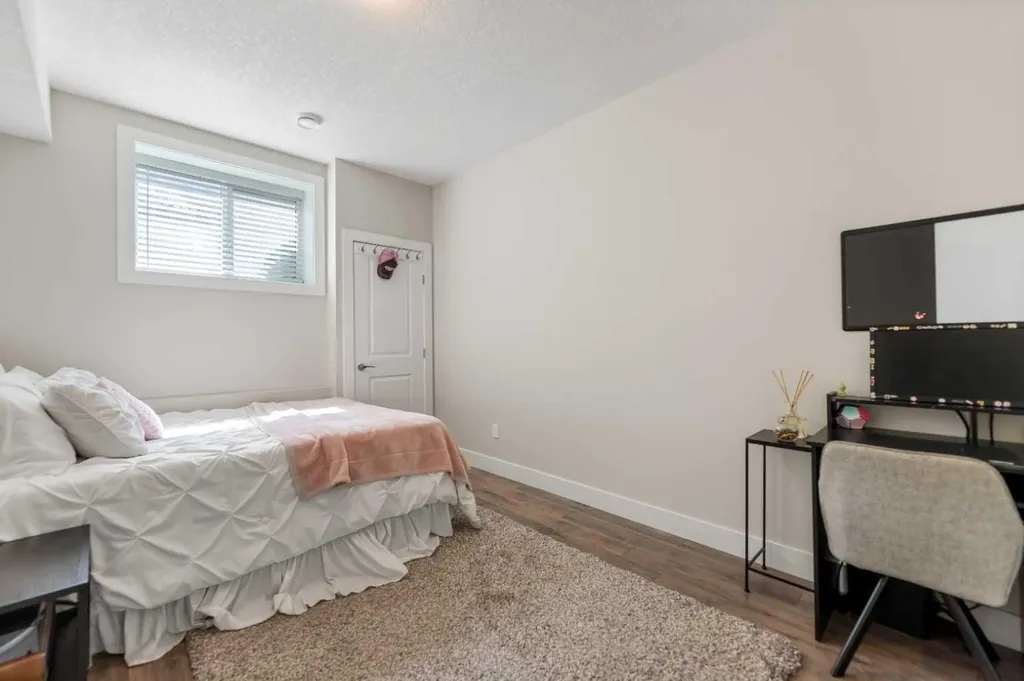 125 Kinniburgh Loop Chestermere AB T1X 0T9