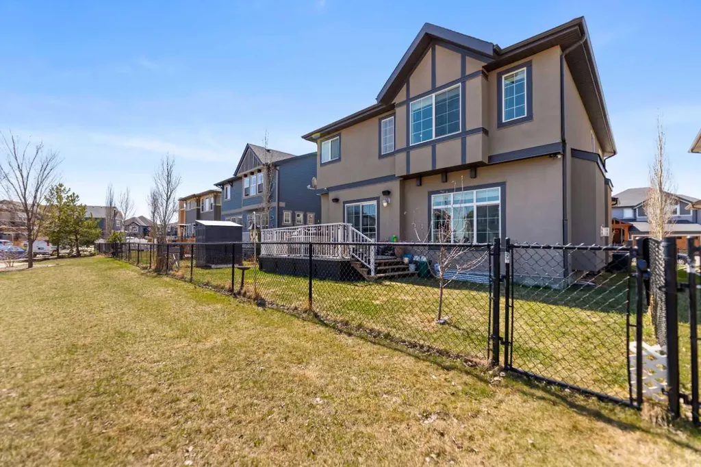 125 Kinniburgh Loop Chestermere AB T1X 0T9