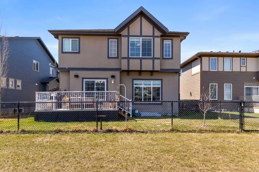 125 Kinniburgh Loop Chestermere AB T1X 0T9