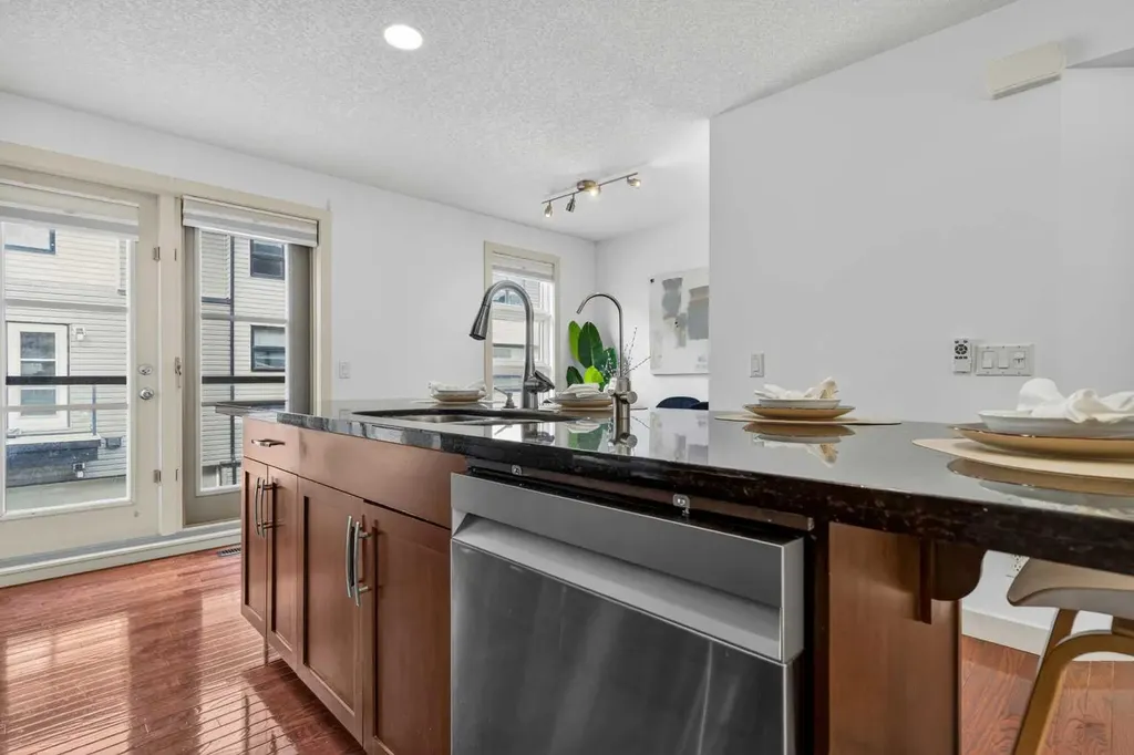 124 Aspen Hills Villas SW Calgary AB T3H 0H7