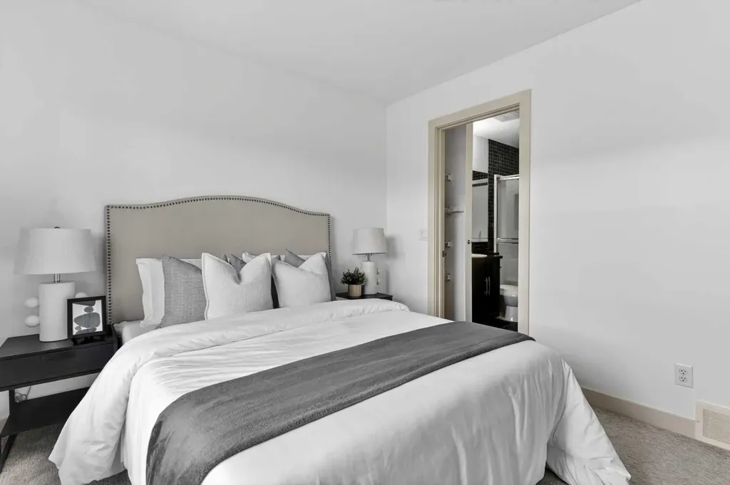 124 Aspen Hills Villas SW Calgary AB T3H 0H7