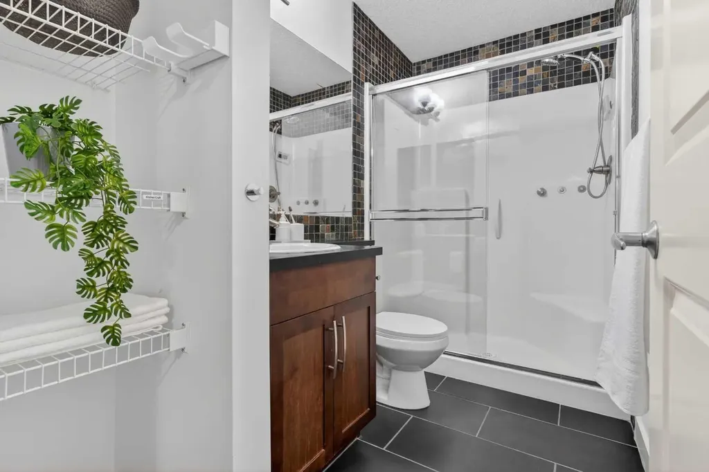 124 Aspen Hills Villas SW Calgary AB T3H 0H7