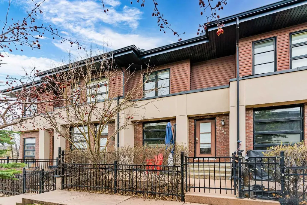 124 Aspen Hills Villas SW Calgary AB T3H 0H7